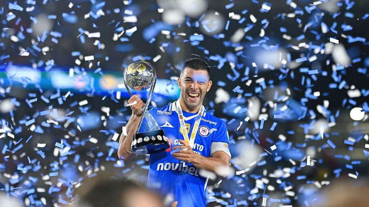 Mónaco presenta oferta formal por Erik Lira, pero Cruz Azul la considera insuficiente