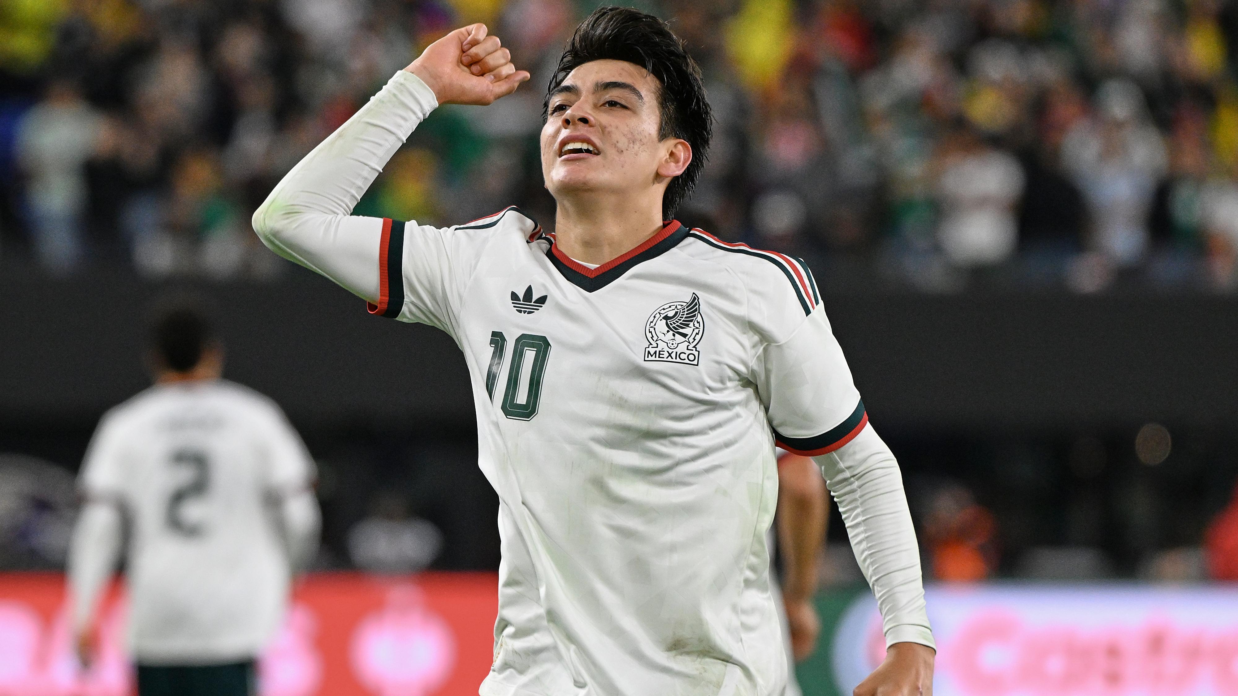 Gilberto Mora rompe récord en el Tri vigente desde 1930, como el jugador más joven en anotar con la Selección Mexicana