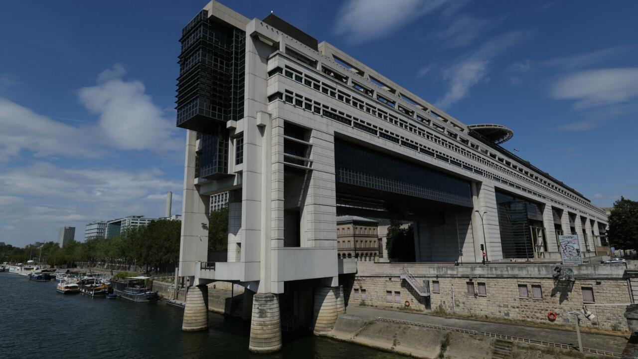 Francia: la deuda pública bate récords y reaviva temores de una crisis financiera