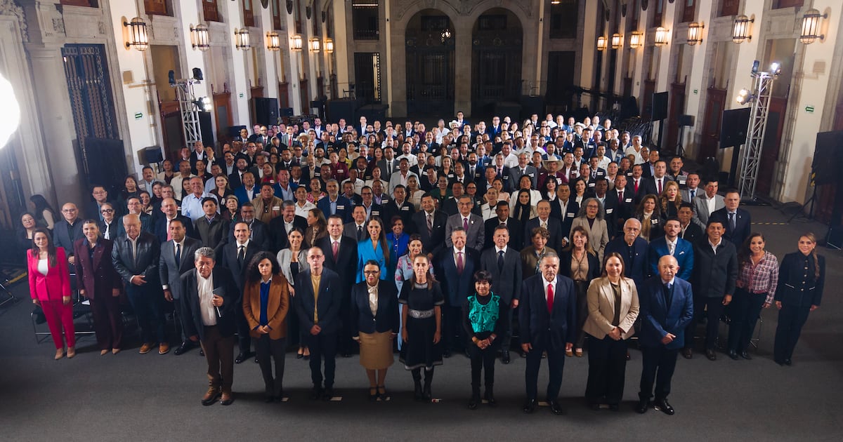 Sheinbaum acuerda agilizar trámites para construir viviendas