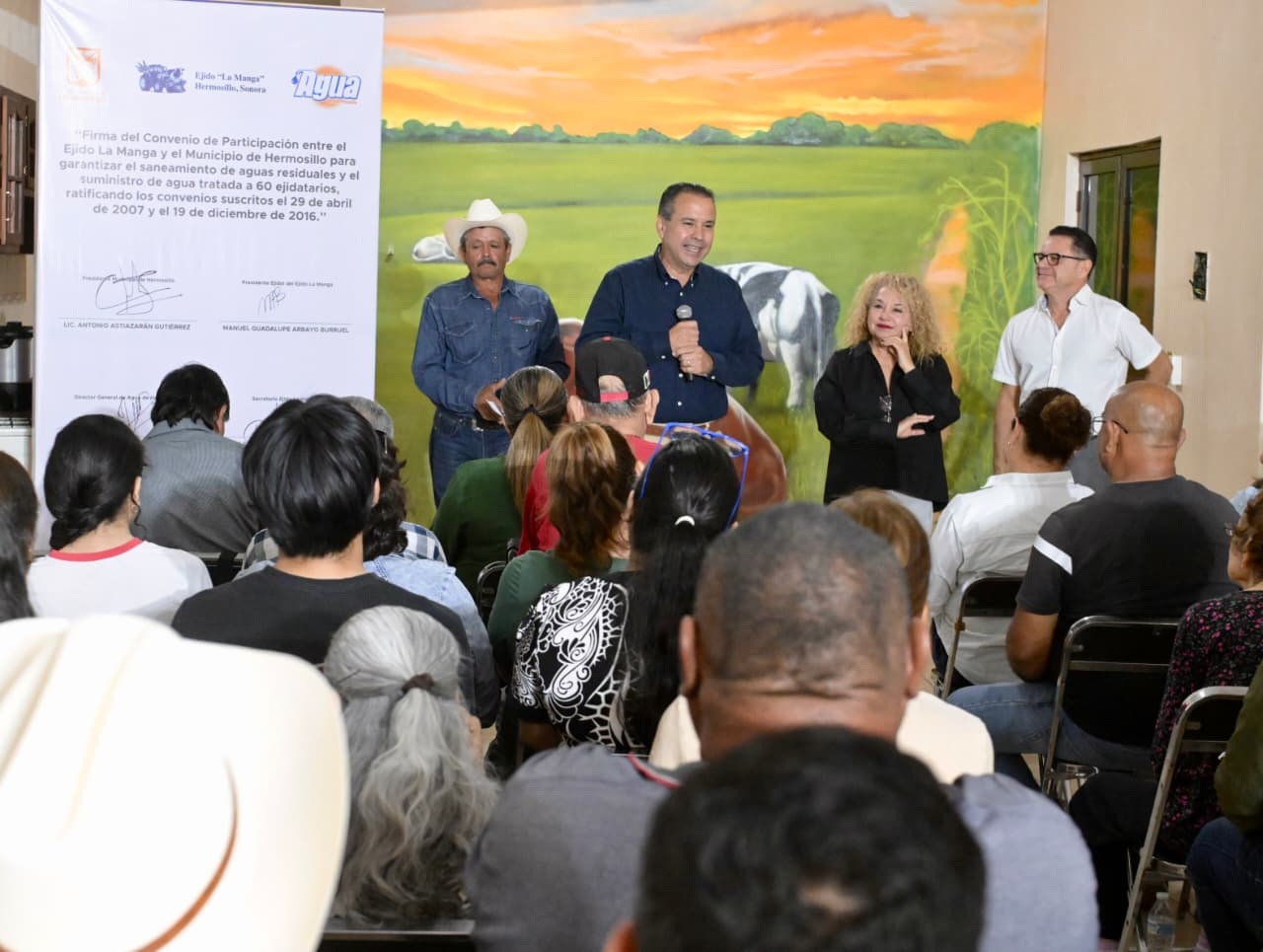 Acuerdan Toño Astiazarán y ejidatarios de La Manga suministro de agua tratada para actividades productivas