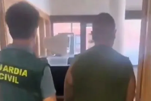 El detenido por el incendio de Ávila llevaba varios días usando la maquinaria prohibida para abrir caminos en la zona
